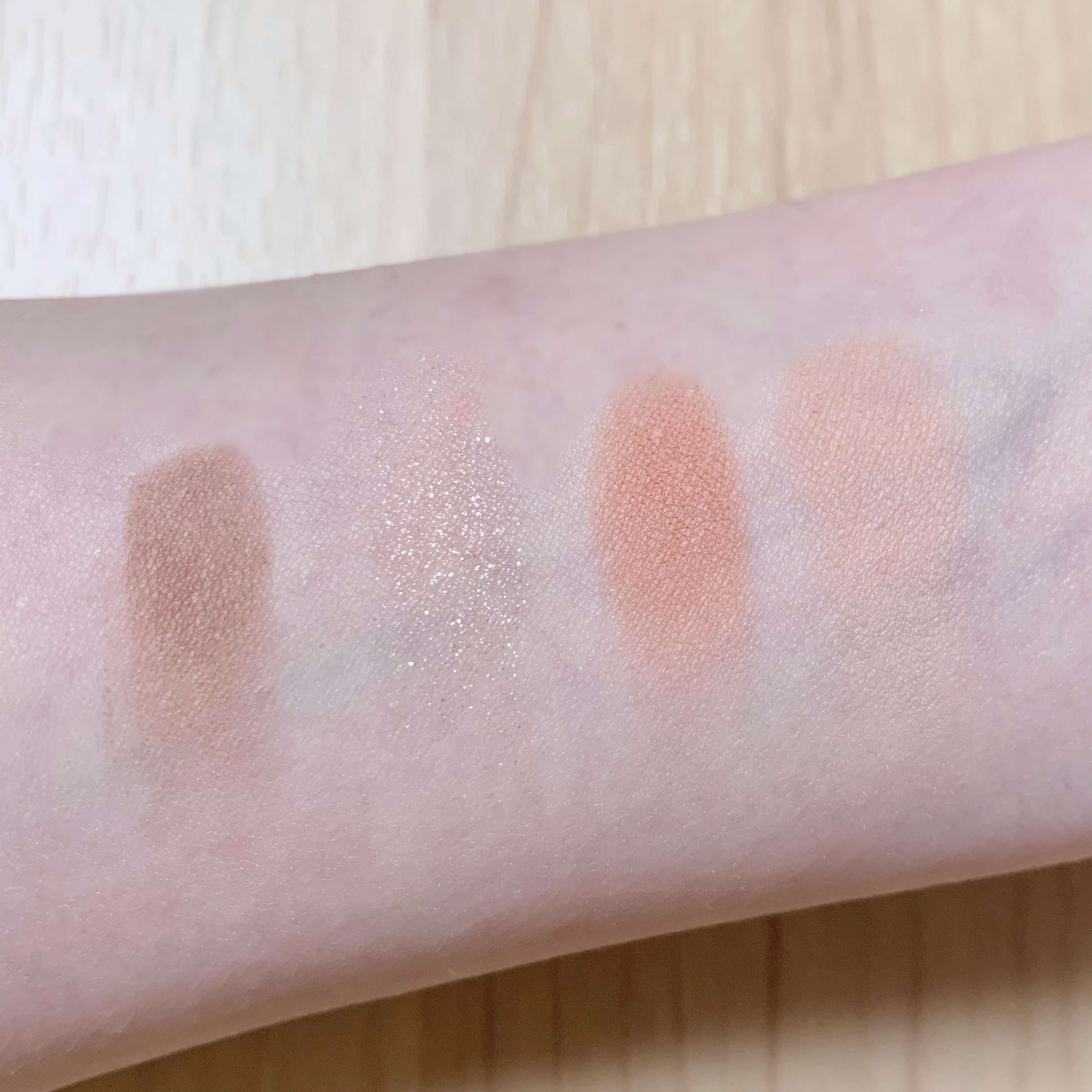 ベターザンアイズ 01 ドライマンゴー チューリップ/rom&nd/アイシャドウパレットを使ったクチコミ（3枚目）