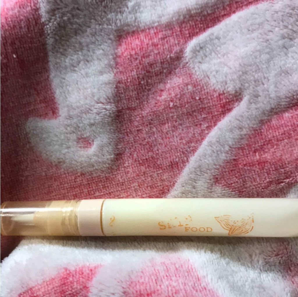 SKINFOOD アーモンドモイスチャーネイルエッセンス