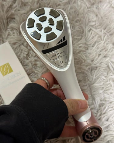 LUXCEAR VISAGEのクチコミ「
女優・美容家が愛用のプロ用美顔器！？
『マツコの知らない世界』で」紹介された大注目の美顔器
.....」（3枚目）