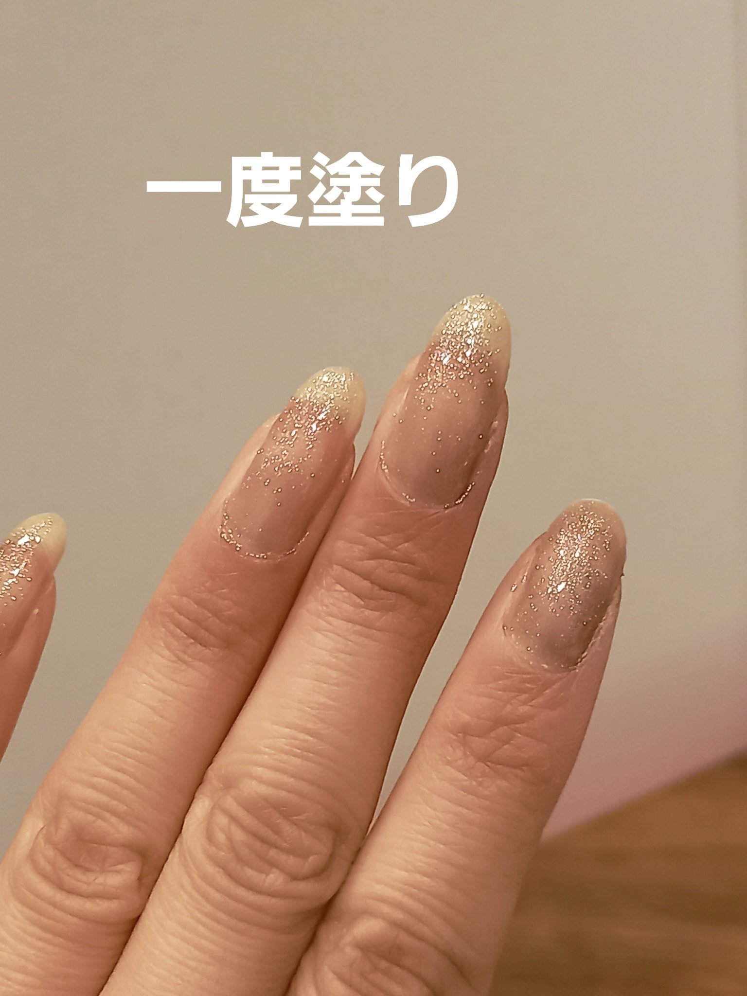 
セルフネイル！

ベースはシルバー！
メタリック想像してたんだけど
実際シルバーラメで
メタリックと真逆で笑った(笑)
もしかしたらカラーに重ねる方がいいのかな？
次回やってみよう！

三度塗りでやっと納得な仕上がり！笑
色んなハート乗っ