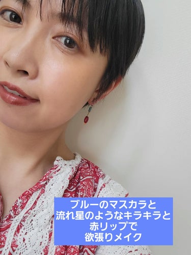 おはようございます🌞
こちらは少し前のメイク💄

カラーマスカラにキラキラのグリッターに赤リップに…と、
欲張りなメイクですが
チークを控えめにしたり、睫毛は上げずに
カラーを楽しむようにしたり💙💜
調