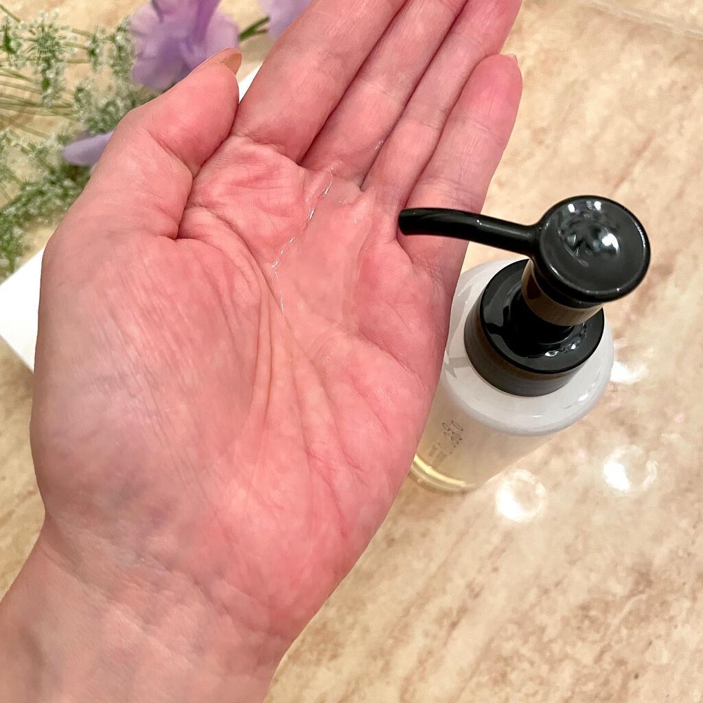 Shiho Arai on LIPS 「・・「a.geniqワンステップWクレンズ」新感覚!ウォータリ..」(3枚目)