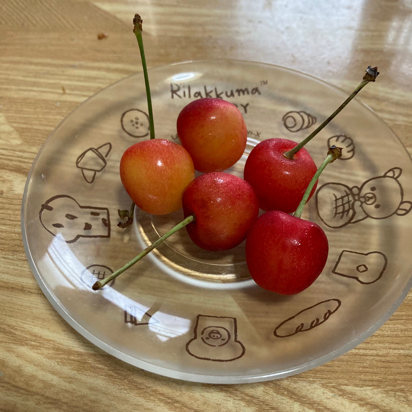 冬野みかん🍊 on LIPS 「さくらんぼを食べてます。旬だからね!中医学的に言えば、いまが旬..」(1枚目)