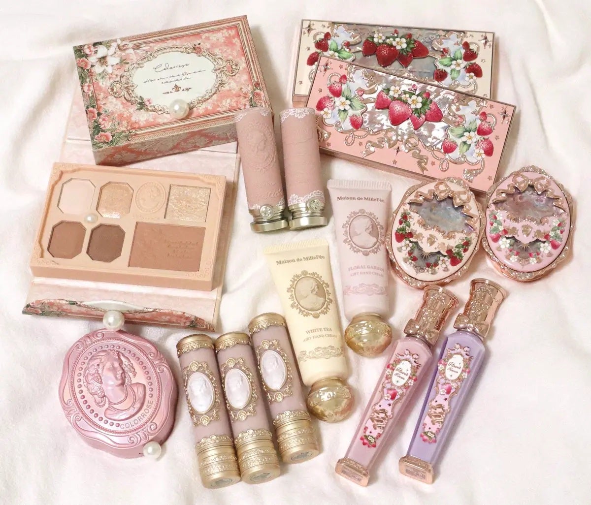 本田ユニ on LIPS 「お姫様気分でメイクできるロココなコスメ🥀#本田ユニ推しコスメ#..」(1枚目)