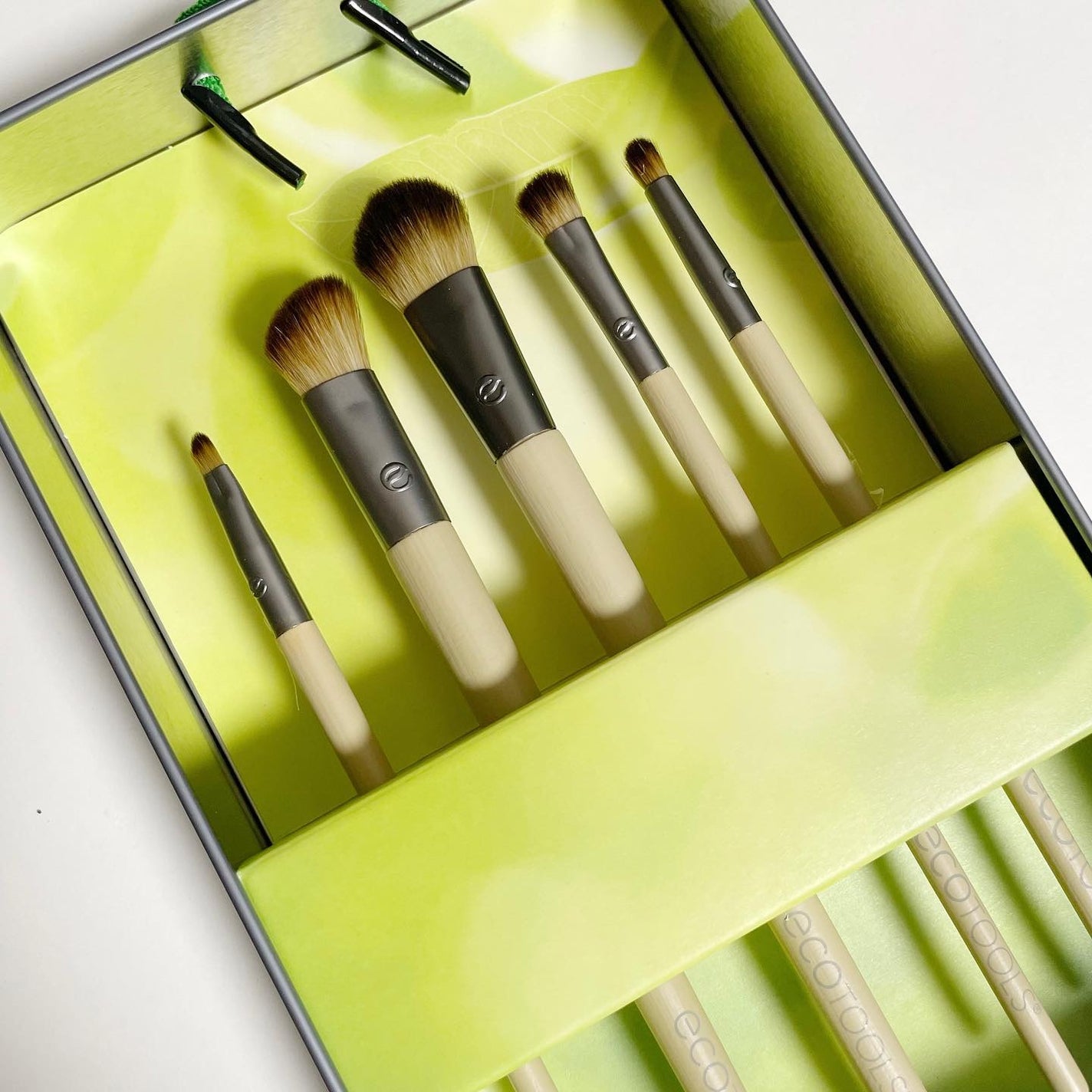 Daily Defined Eye Brush Set, 5 Piece Set & Storage Tray/EcoTools/メイクブラシを使ったクチコミ(6枚目)