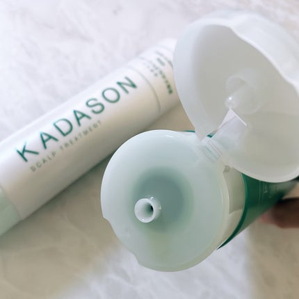 KADASON (カダソン) 薬用スカルプシャンプー/トリートメントのクチコミ「/
︎︎︎︎☑︎ フケ ︎︎︎︎︎︎︎︎︎︎︎︎☑︎ かゆみ
頭皮悩みの原因菌に着目
\
脂.....」(3枚目)