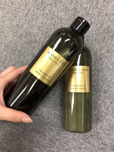 
🍃AROMA KIFI   オーガニックシャンプー/トリートメント
　　MOIST SHINE🍃


爽快感のあるハーブの香りのするさらっとしたシャンプーです。
泡立ちはよく、モコモコ泡が