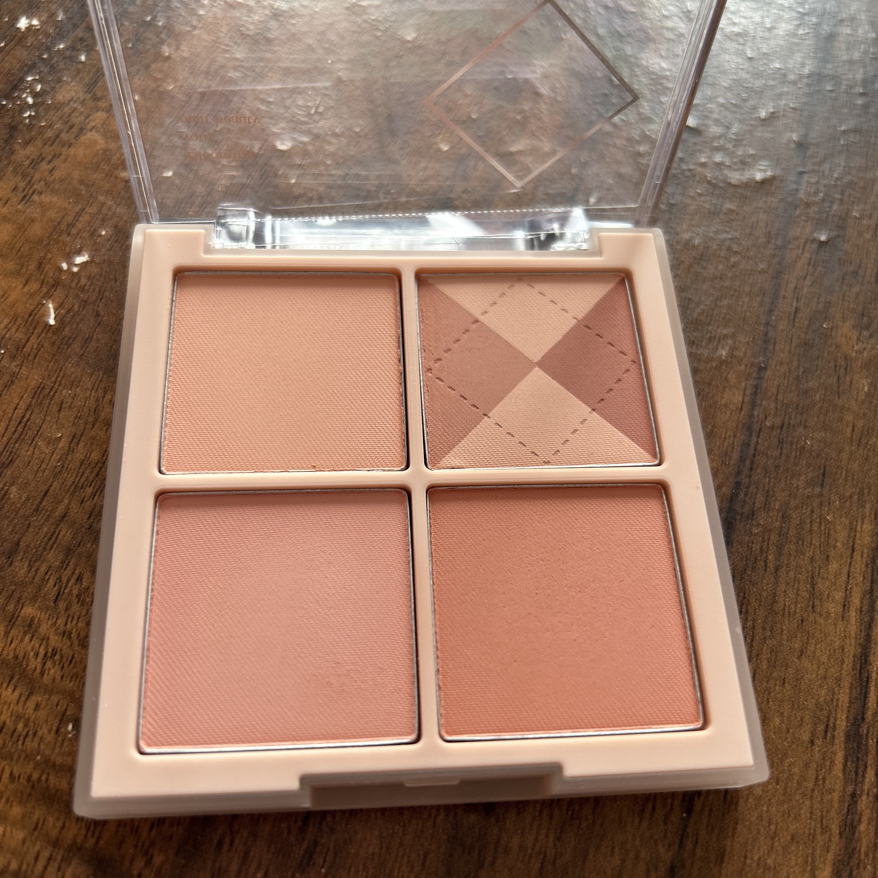 ブレンディングムードチーク 04 ベージュニット/dasique/パウダーチークを使ったクチコミ（2枚目）