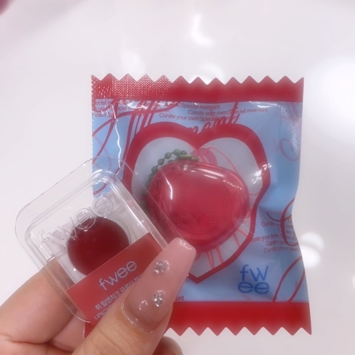 フィー リップアンドチーク グローイジェリーポット/fwee/リップグロスを使ったクチコミ(1枚目)