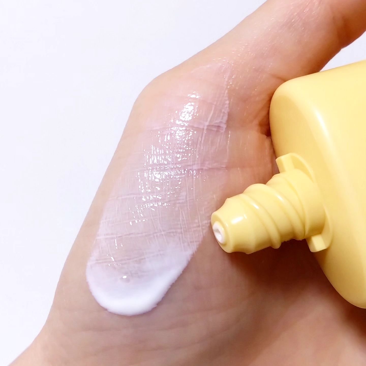 ヴィーガン リリーフ サン エッセンス /athé/日焼け止めクリームを使ったクチコミ（3枚目）