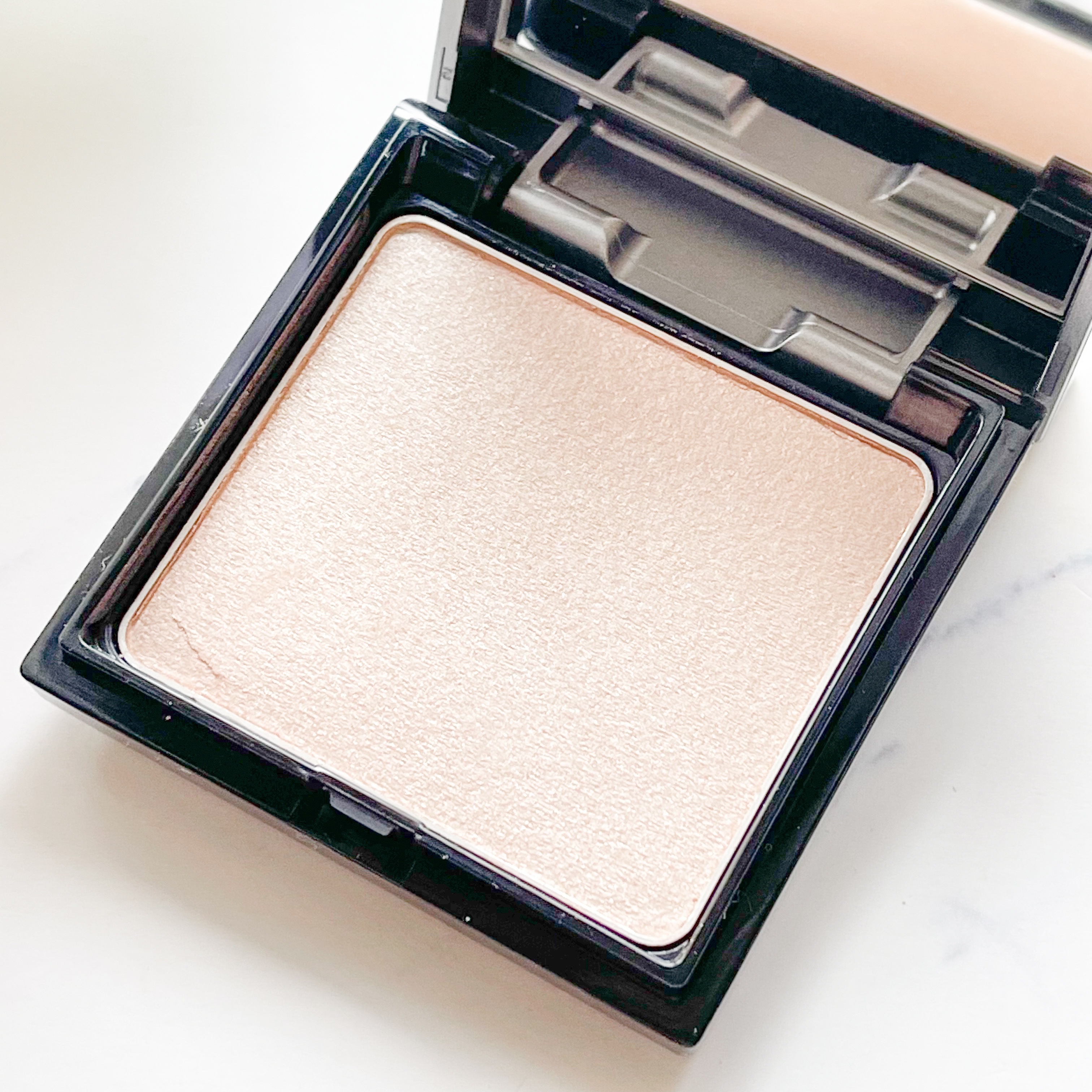 &be ルミナイジングパウダー ヌードグロウ/＆be/パウダーハイライトを使ったクチコミ（3枚目）