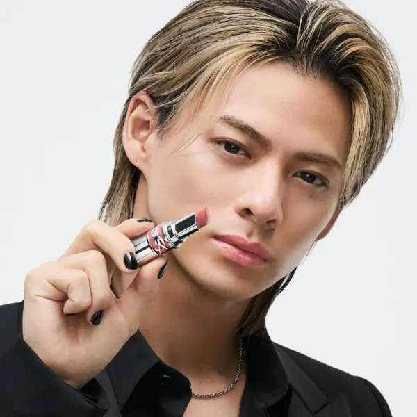 「YSL」アジア アンバサダー 平野紫耀さんがまとうピンクカラーリップ2種のホリデーシーズンを華やかに彩る新LOOK公開!の画像