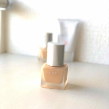 RMK メイクアップベース💗💗

下地を選ぶ際に肌が弱い・ツヤ肌が好きと伝えたらこれを紹介してくれました！
日焼け止め効果がないので同じくRMKの顔用日焼け止めとセットで使っています。
鼻がすぐテカるの