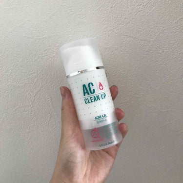 Etude House acne gel

先日韓国好きの友達に勧められて購入した商品です！

All in one gelのためスキンケアだけで済むのはズボラな私にはありがたい！

ただエアコンにガン