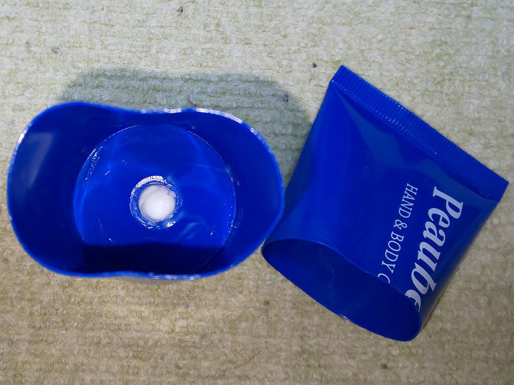 キャンドゥ Peaubelle ハンド&ボディクリームのクチコミ「こちらはキャンドゥで購入したPeaubelle ハンド&ボディクリームの使いきりです。
こちら.....」（2枚目）