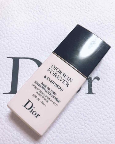 Diorのディオールスキンフォーエヴァー&エヴァーベース001番です🙌
こちらは化粧下地となります😊
お色は1つしかないのですが薄ピンク色のためどなたにも馴染みやすいと思います👏
ナチュラルにトーンアッ