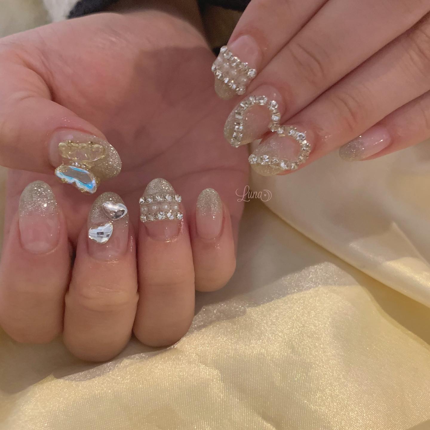 #ジェルネイル,#ワンカラーネイル,#ニュアンスネイル,#うるうるネイル,#ちゅるんネイル,#シンプルネイル,#パーツネイル,#透け感ネイル,#クリアネイル,#ぷっくりネイル,#ちぐはぐネイル,#韓国ネイル,#うるつやネイル,#蝶々ネイル,#シルバーネイル,#ラメグラネイル,#ワンホンネイルのネイルデザイン