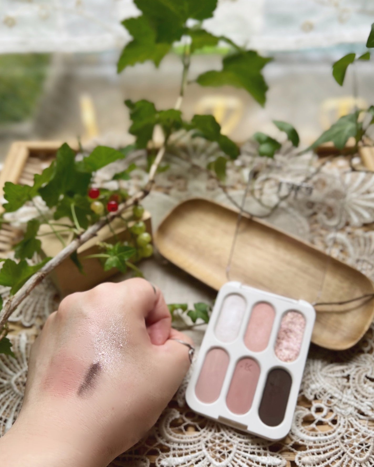 フォーエバー6アイパレット/Laka/アイシャドウパレットを使ったクチコミ(5枚目)