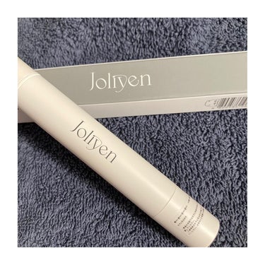 𖤐´-

joliyen
Balancing Lip Serum
内容量：4g

クリニックと共同開発し、こだわり成分を高配合✨️
その成分をしっかり届けるための
特殊なアプリケーターで、唇を優しくケア