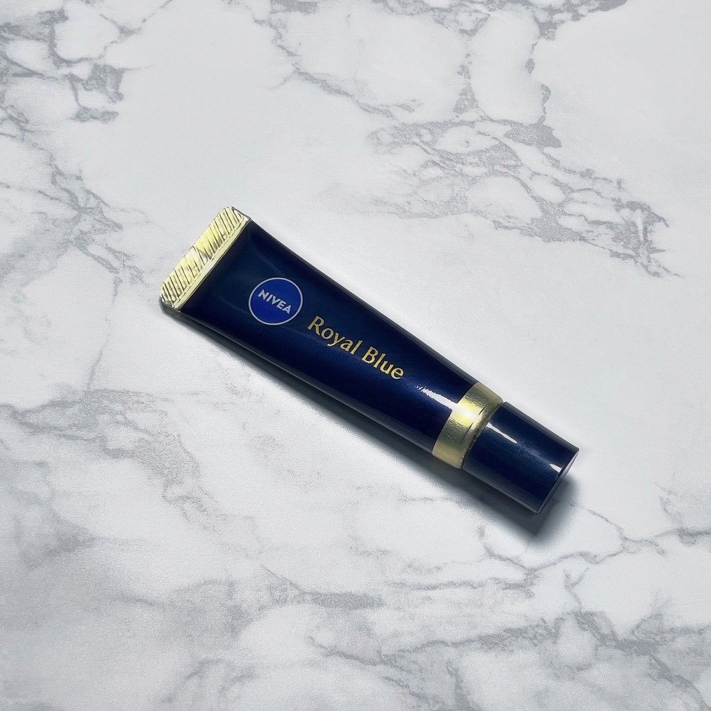ニベア ロイヤルブルーリップ 濃密美容ケア/ニベア/リップ美容液を使ったクチコミ(2枚目)