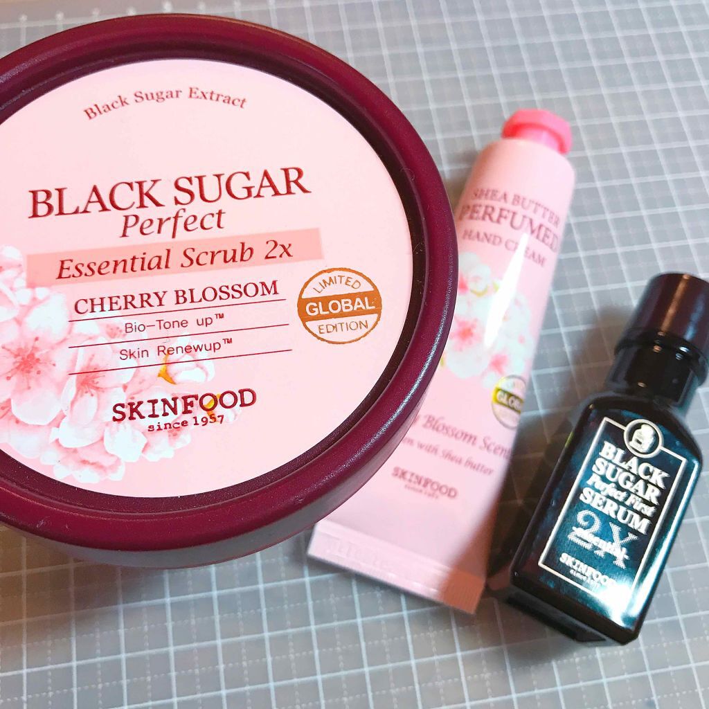 ブラックシュガー パーフェクトエッセンシャルスクラブ 2X チェリーブロッサム/SKINFOOD/洗い流すパック・マスクを使ったクチコミ(1枚目)