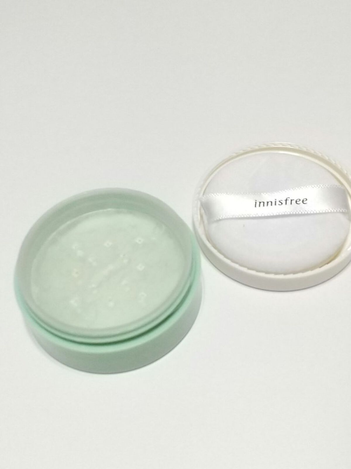 ノーセバム　ミネラルカラーパウダー　 02 グリーン（旧）/innisfree/ルースパウダーを使ったクチコミ（2枚目）