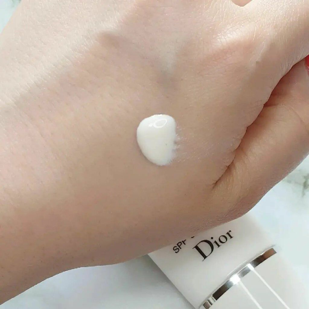 【旧】スノー アルティメット ＵＶシールド 50＋/Dior/日焼け止めミルクを使ったクチコミ（3枚目）