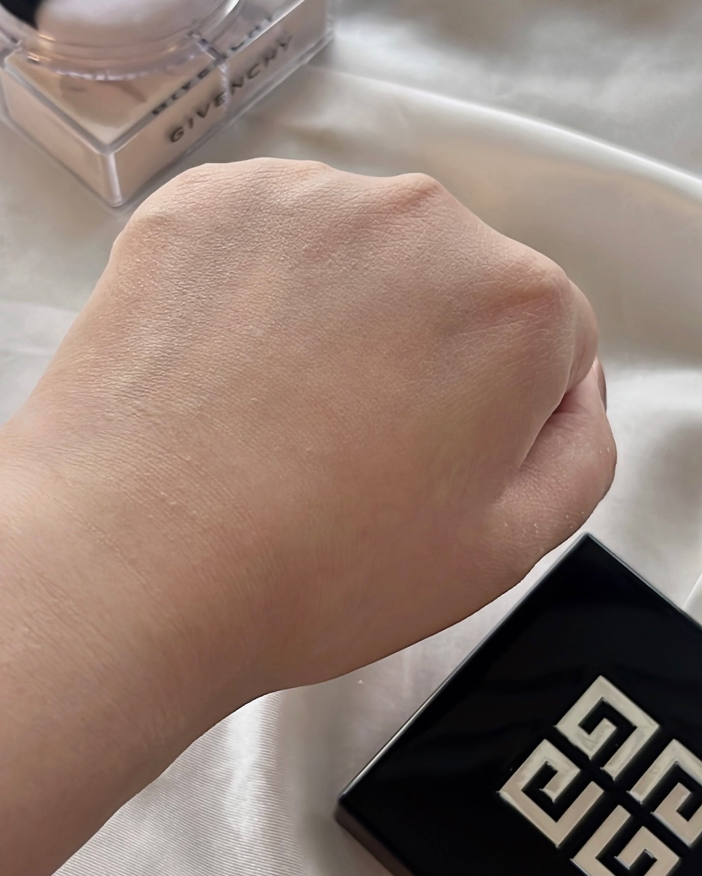 プリズム・リーブル/GIVENCHY/ルースパウダーを使ったクチコミ(5枚目)