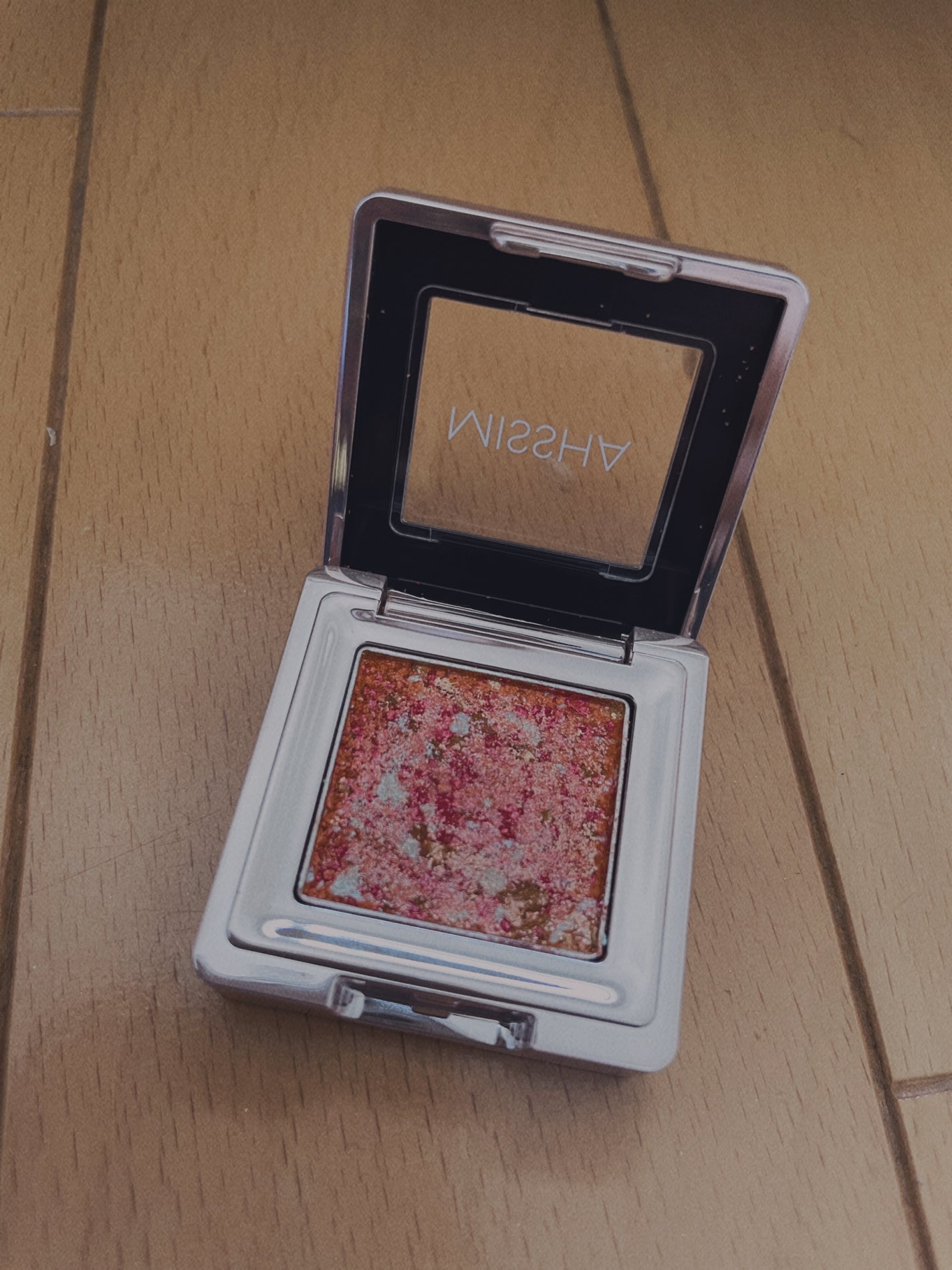 グリッタープリズム シャドウ/MISSHA/グリッターを使ったクチコミ(1枚目)