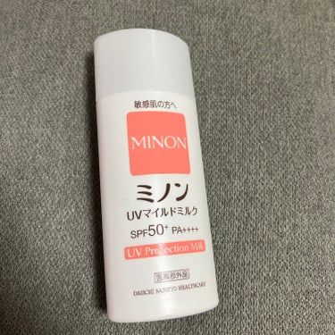 ミノンの日焼け止め

前はオレゾを使ってたんだけど、個人的にはこっちが好みかなぁ…
ミルクタイプで、振って使う。

肌荒れは特になく、かといってすごく良い！と褒める点もなく。

オレゾより安かったから、