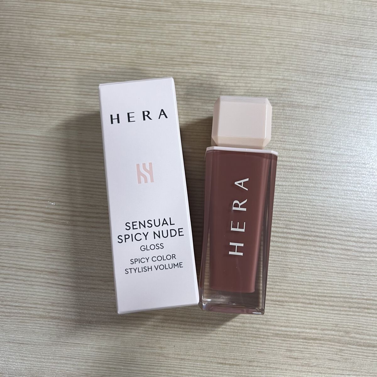 センシュアルスパイシーヌードグロス/HERA/リップグロスを使ったクチコミ（1枚目）