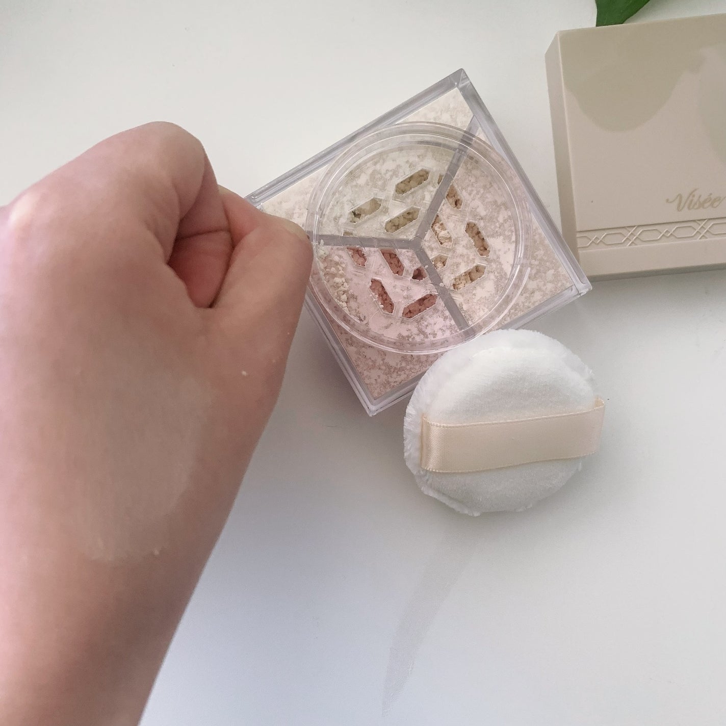 どいちゃん@フォロバ100 on LIPS 「#PR#viseeヴィセ トリニタスグロウパウダーをお試ししま..」(3枚目)