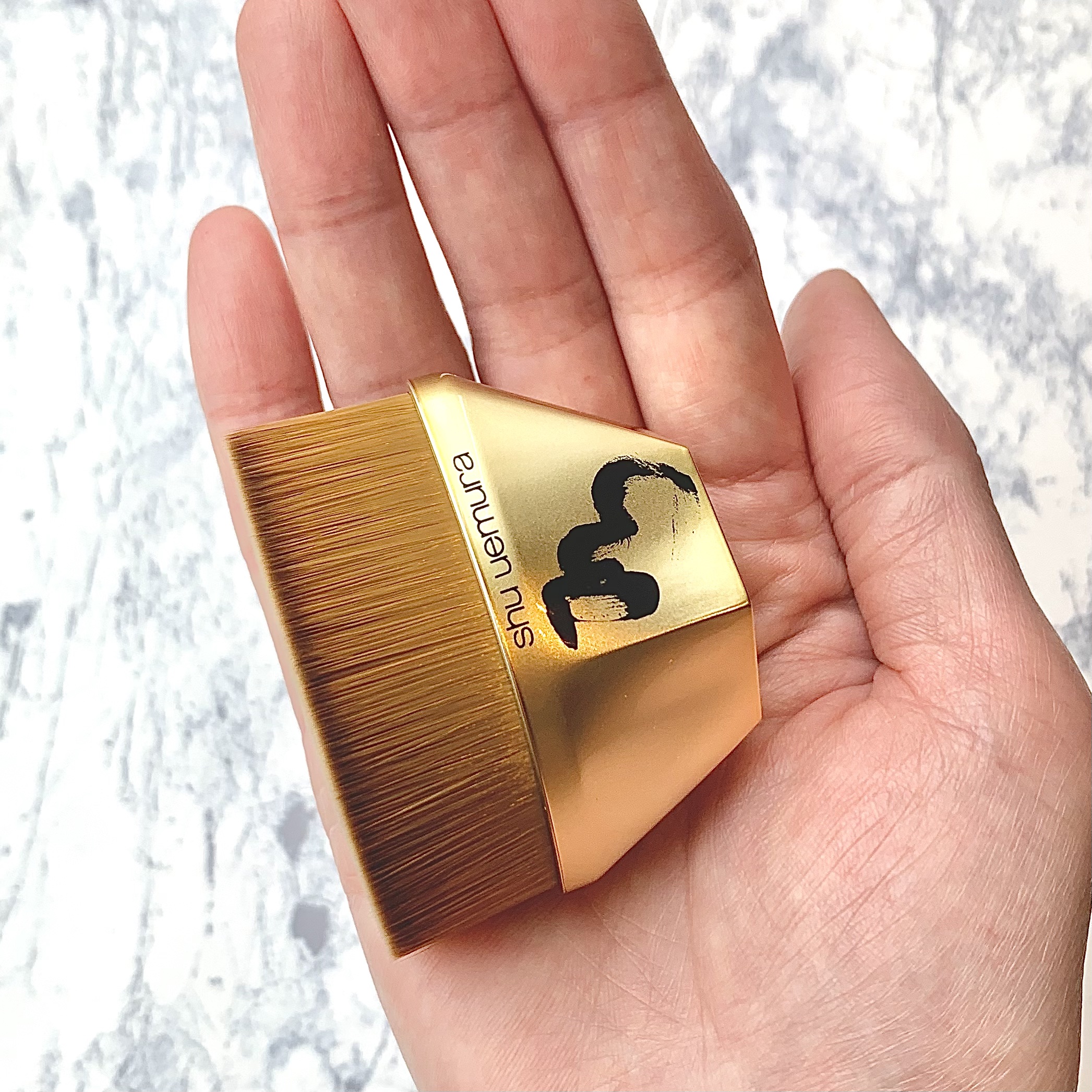 ペタル 55 ファンデーション ブラシ 限定デザイン/shu uemura/メイクブラシを使ったクチコミ（3枚目）