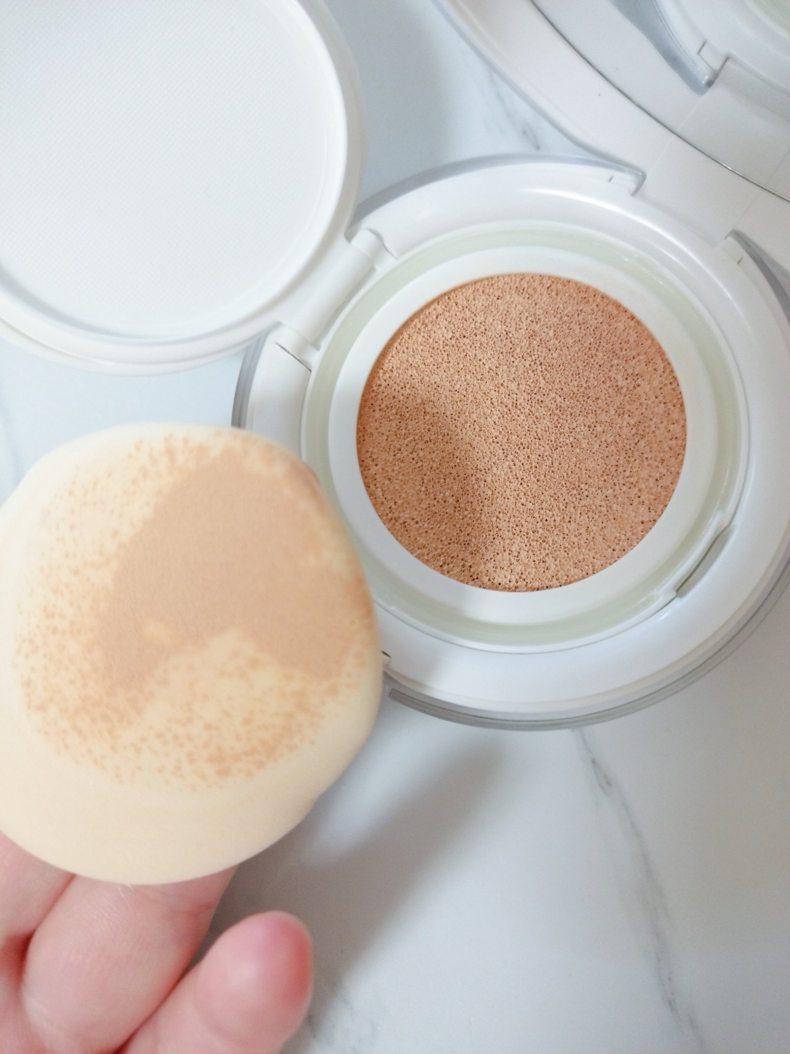 フィークッションガラス 01 フェアガラス/fwee/クッションファンデーションを使ったクチコミ（2枚目）