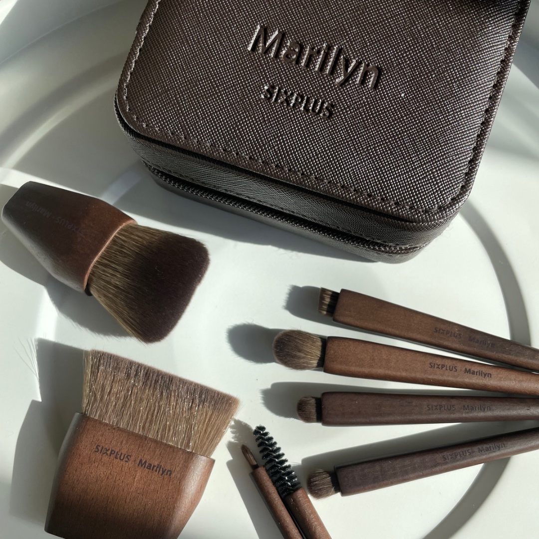 SIXPLUSコラボメイクブラシ 8本セット-UNIQUEシリーズ /SIXPLUS/メイクブラシを使ったクチコミ（1枚目）
