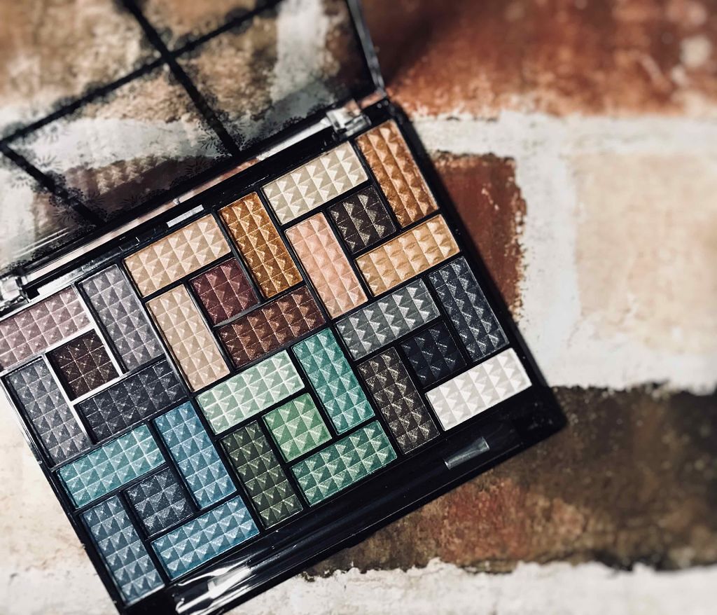 30COLORSEYESHADOWPALETTE/Dolly Angel/アイシャドウパレットを使ったクチコミ(1枚目)