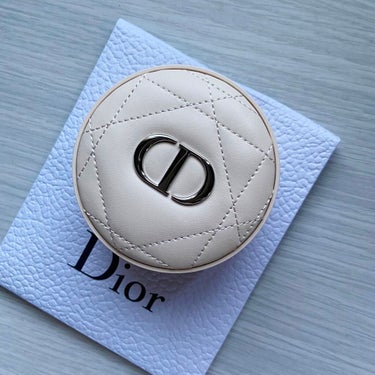 ○Dior
ディオールスキン フォーエヴァー クッション パウダー
ラベンダー

diorの割と新しめ(な気がする)クッションパウダー
私はかなり気に入ってます。

粉が細かくて、しっとり保湿してくれま