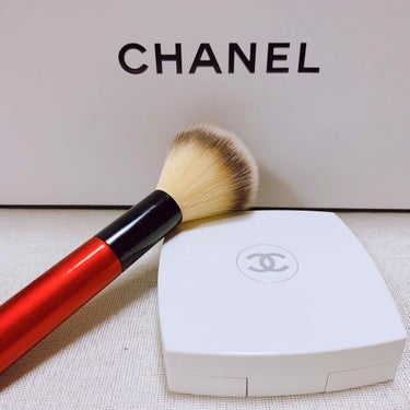 ル ブラン コンパクト ラディアンス 10 ベージュ/CHANEL/パウダーファンデーションを使ったクチコミ（3枚目）