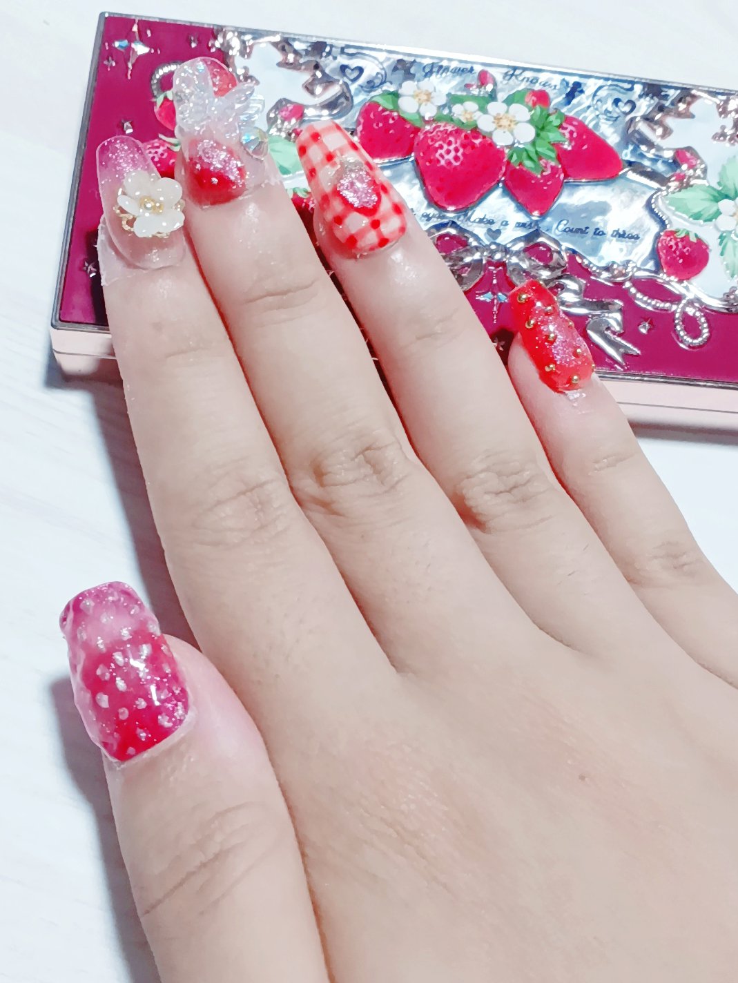 ストロベリーロココ アイシャドウパレット 02 スイートカヌレ/FlowerKnows/アイシャドウパレットを使ったクチコミ（1枚目）