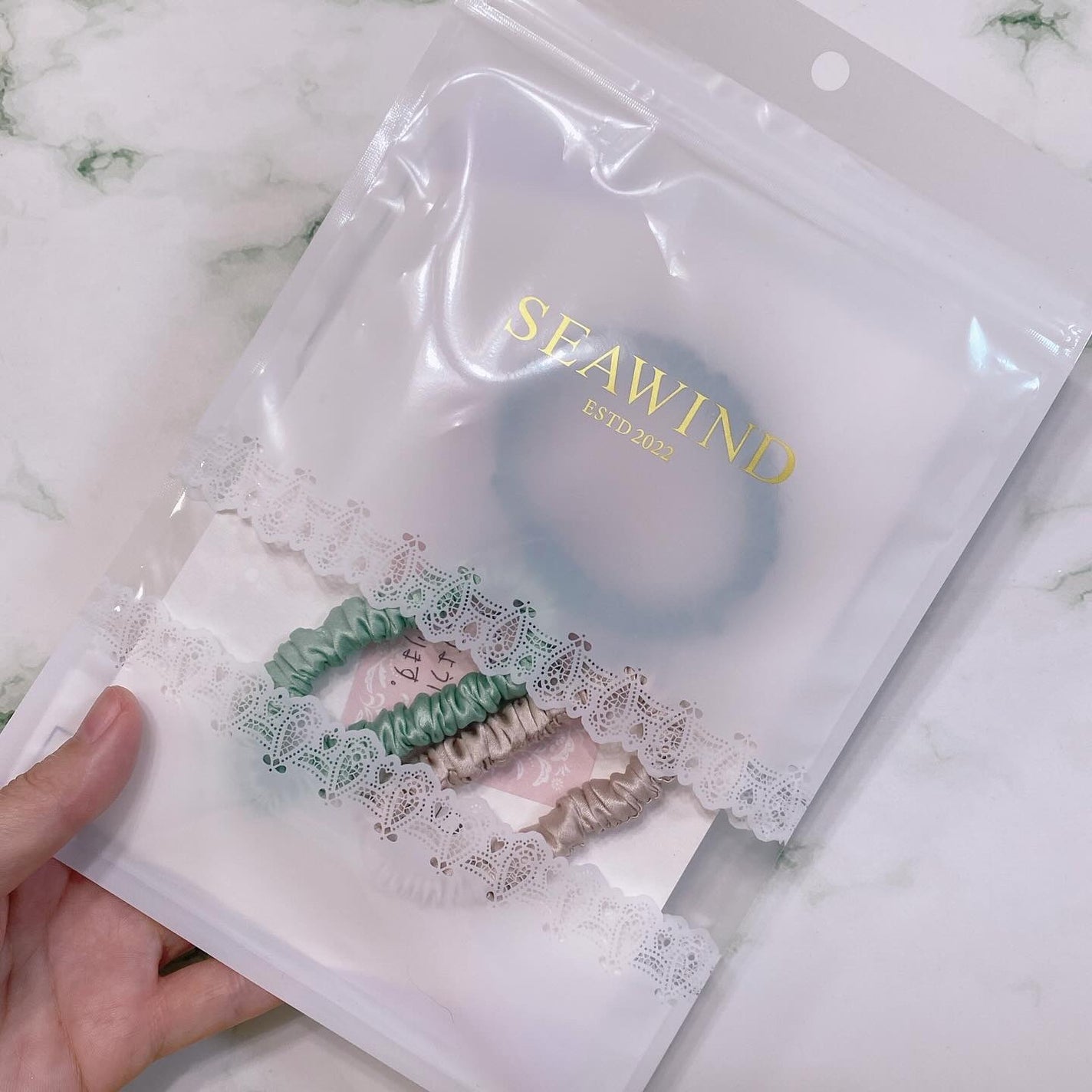 シルクヘアゴム/SEAWIND/ヘアアクセサリーを使ったクチコミ(5枚目)