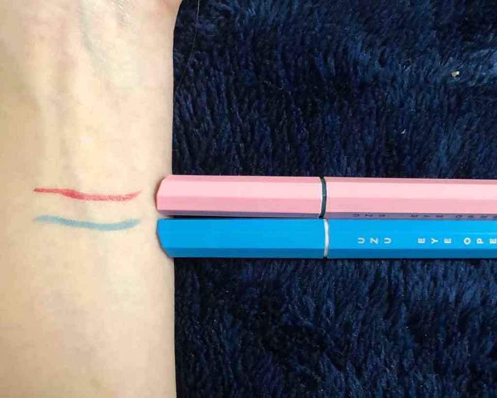 EYE OPENING LINER/UZU BY FLOWFUSHI/リキッドアイライナーを使ったクチコミ(2枚目)