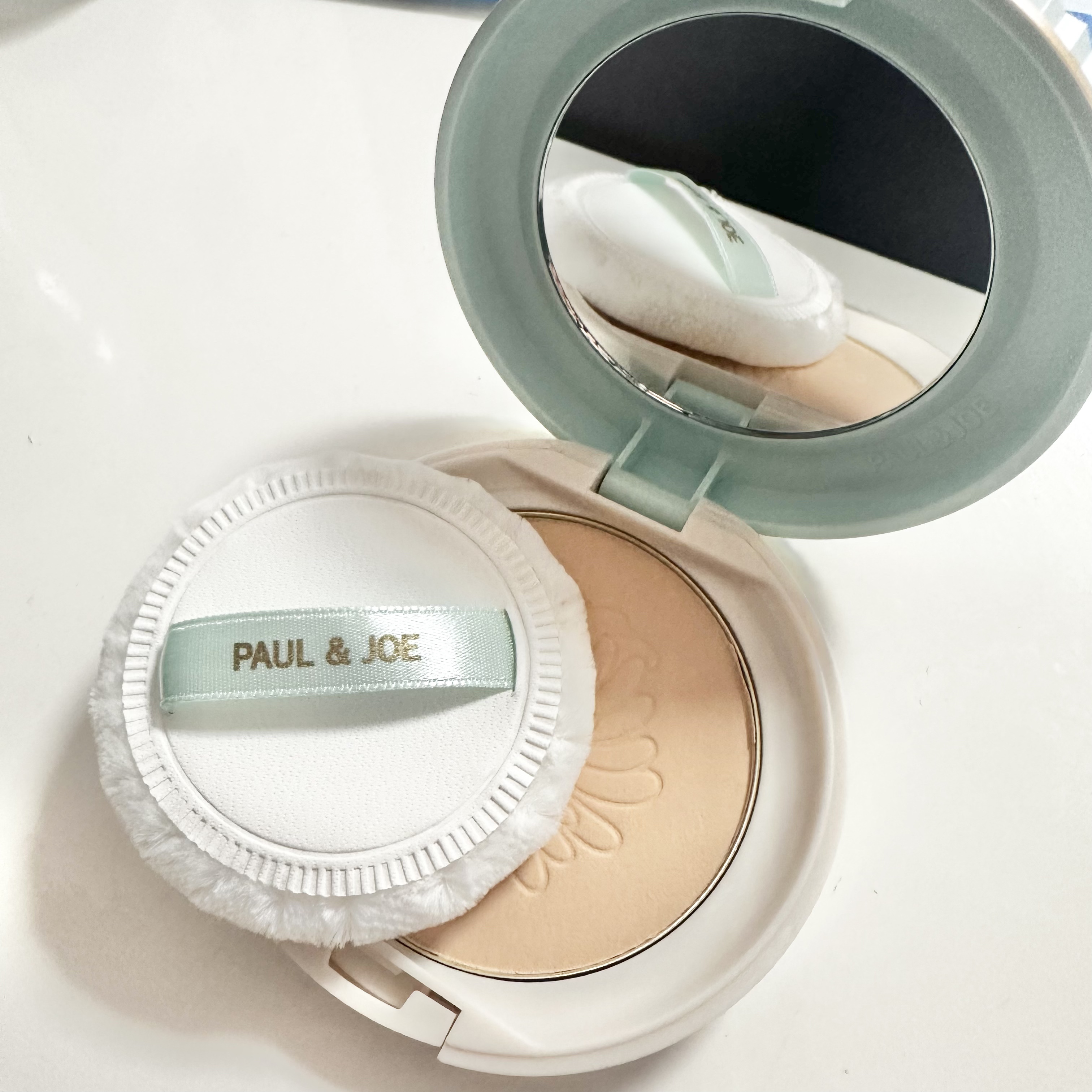 プロテクティング フェイス パウダー 01 ライトベージュ/PAUL & JOE BEAUTE/プレストパウダーを使ったクチコミ（2枚目）