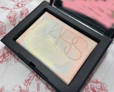 ライトリフレクティング プリズマティックパウダー/NARS/プレストパウダーを使ったクチコミ（2枚目）