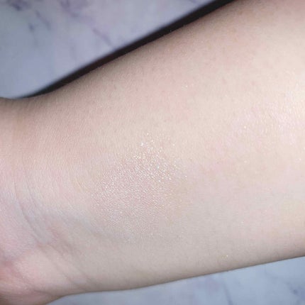 Strobe Highlighter/MAKEUP REVOLUTION/パウダーハイライトを使ったクチコミ(3枚目)