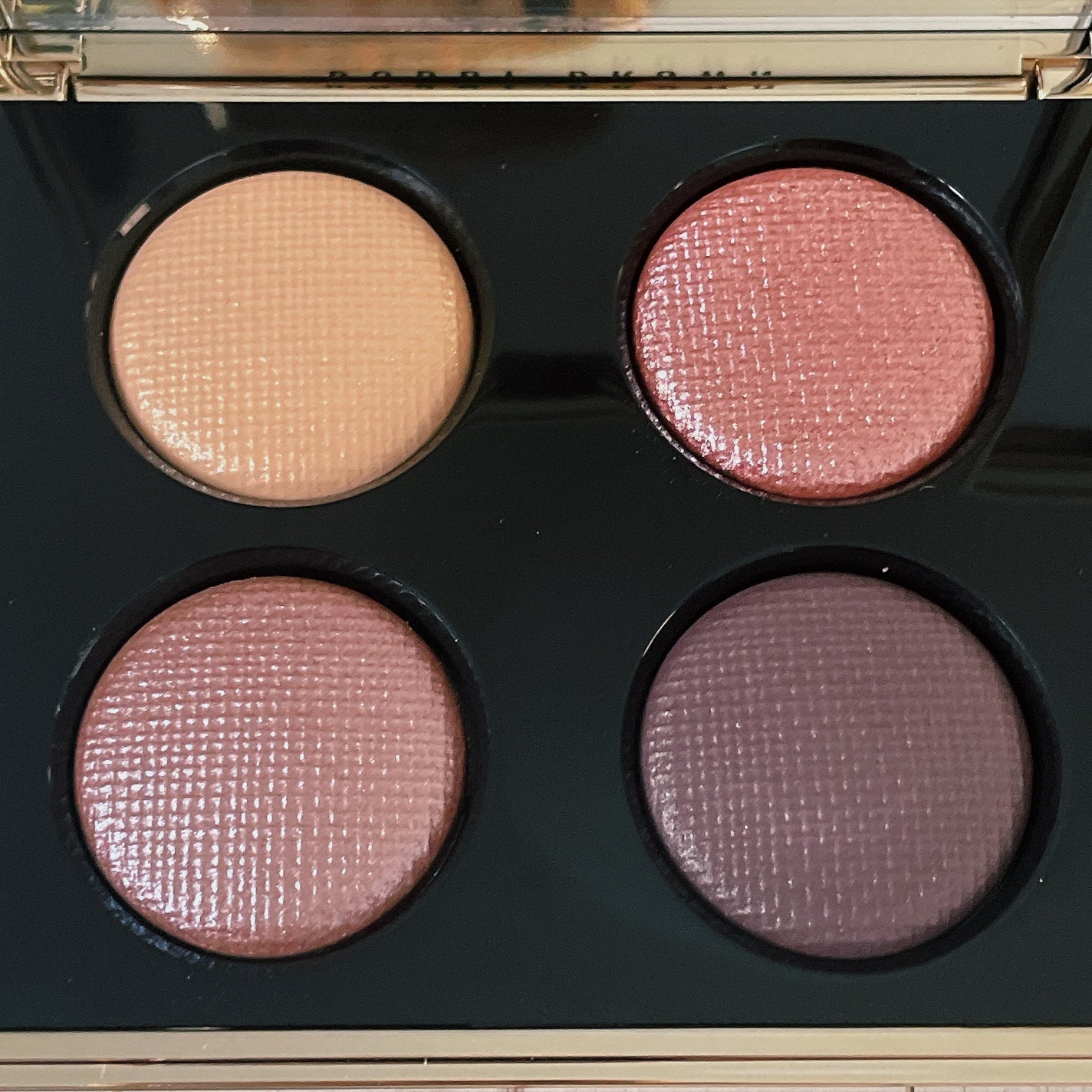 リュクス アイシャドウ クォード グロウ ウィズ ラブ コレクション/BOBBI BROWN/アイシャドウパレットを使ったクチコミ(2枚目)