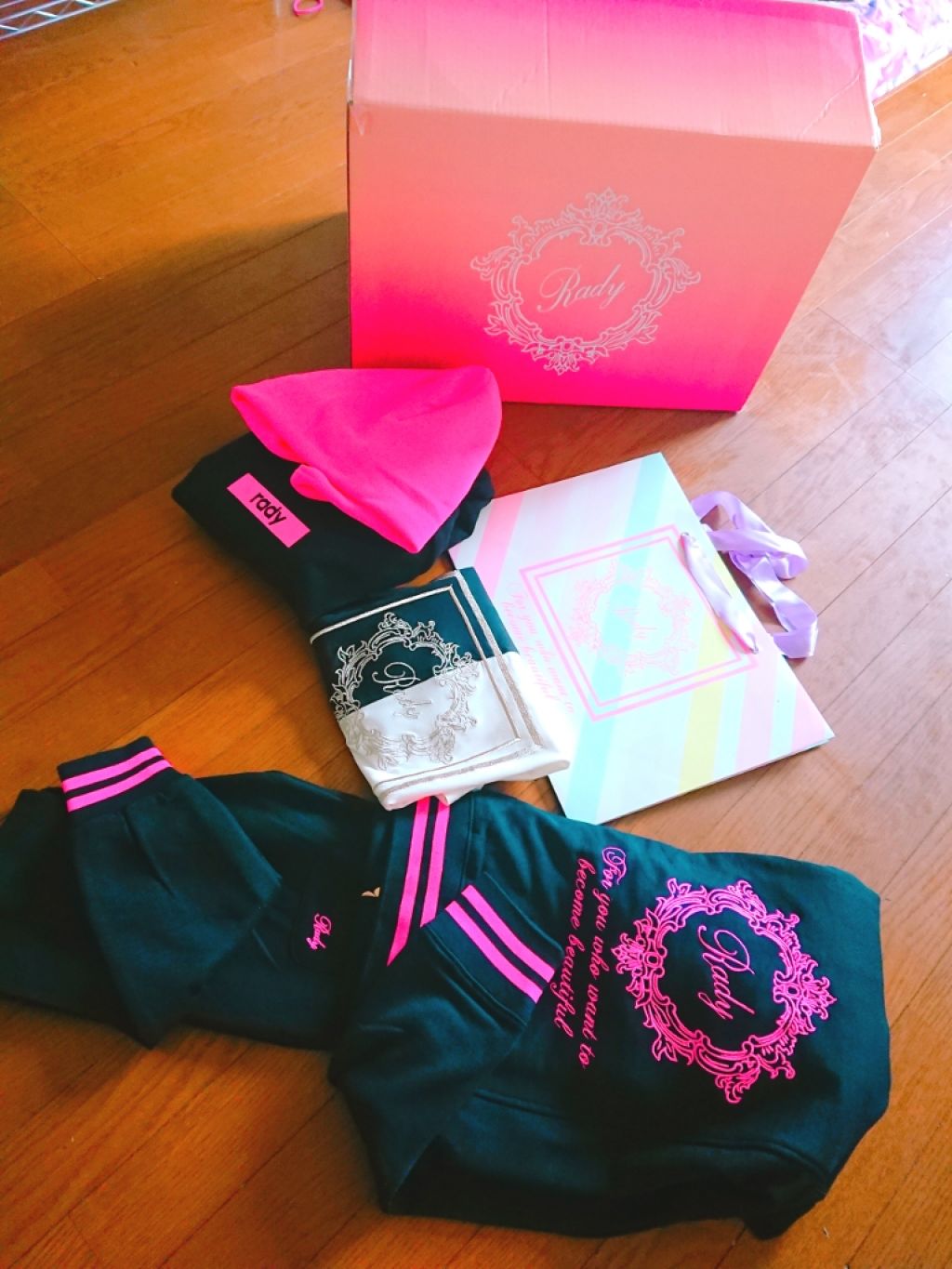 
いやぁ、買っちまったよ😱❣️

インスタは友達と姉アゲハ様たちをフォローしておりまして➰(*´ー｀*)
とにかく‼️御姉様達がかわいくて仕方ない❣️❣️❣️

年を取ってもこんなキラキラ✨な御姉様達みたいになりたい(願望)

んで、Ra