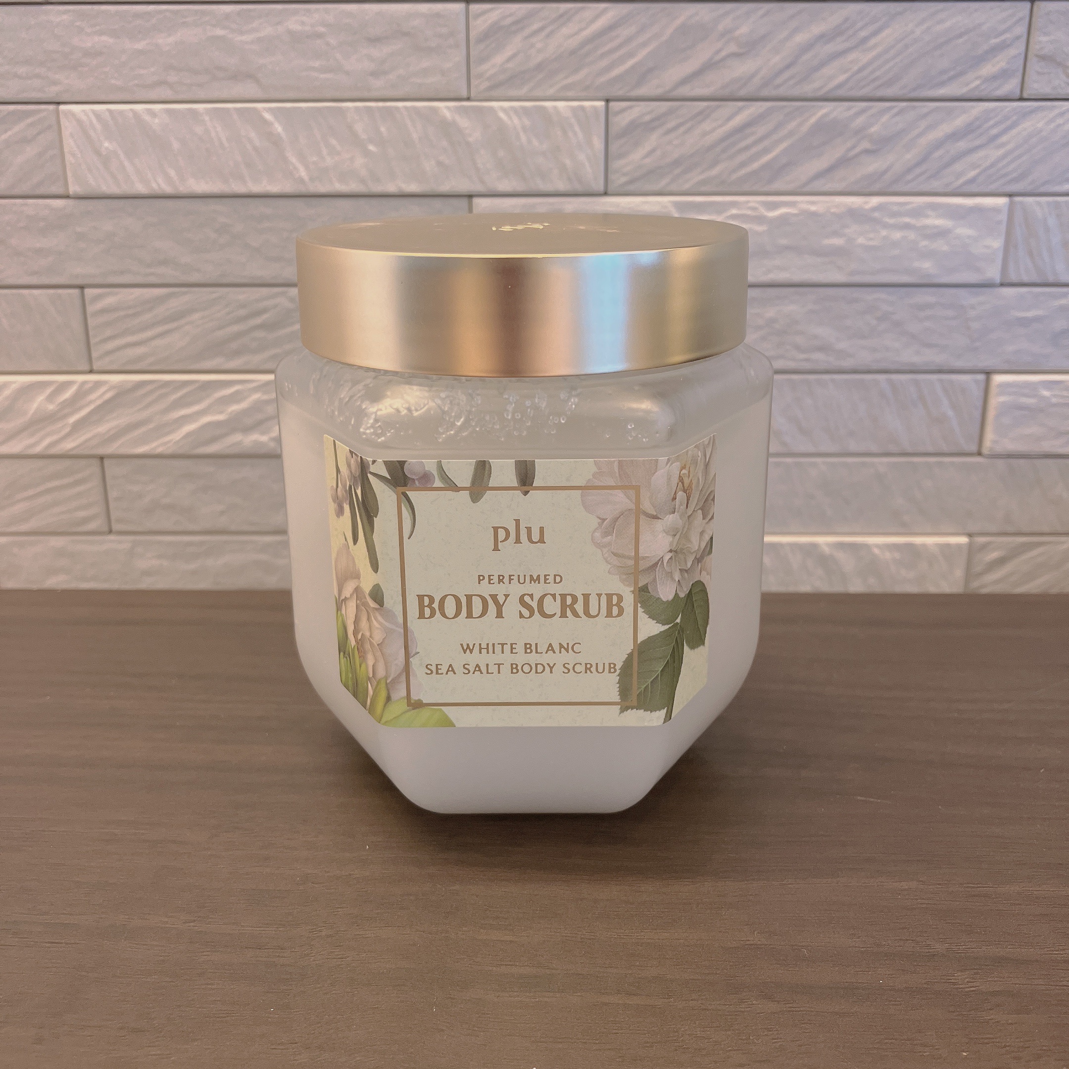 パヒュームドボディスクラブ ホワイトブラン/plu/ボディスクラブを使ったクチコミ（1枚目）