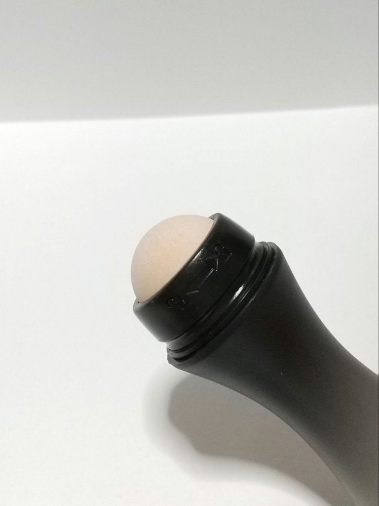 オイルアブソービング ローラー/REVLON/化粧下地を使ったクチコミ（2枚目）