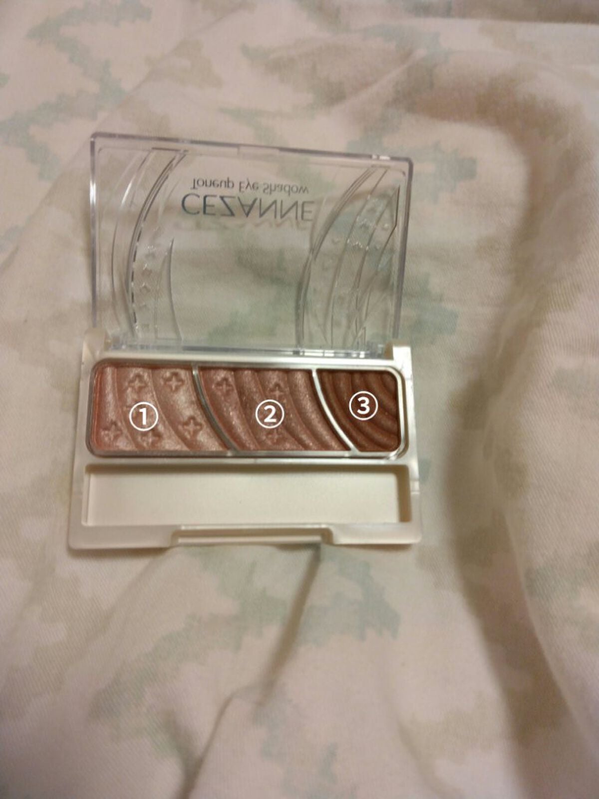 トーンアップアイシャドウ/CEZANNE/アイシャドウパレットを使ったクチコミ(2枚目)