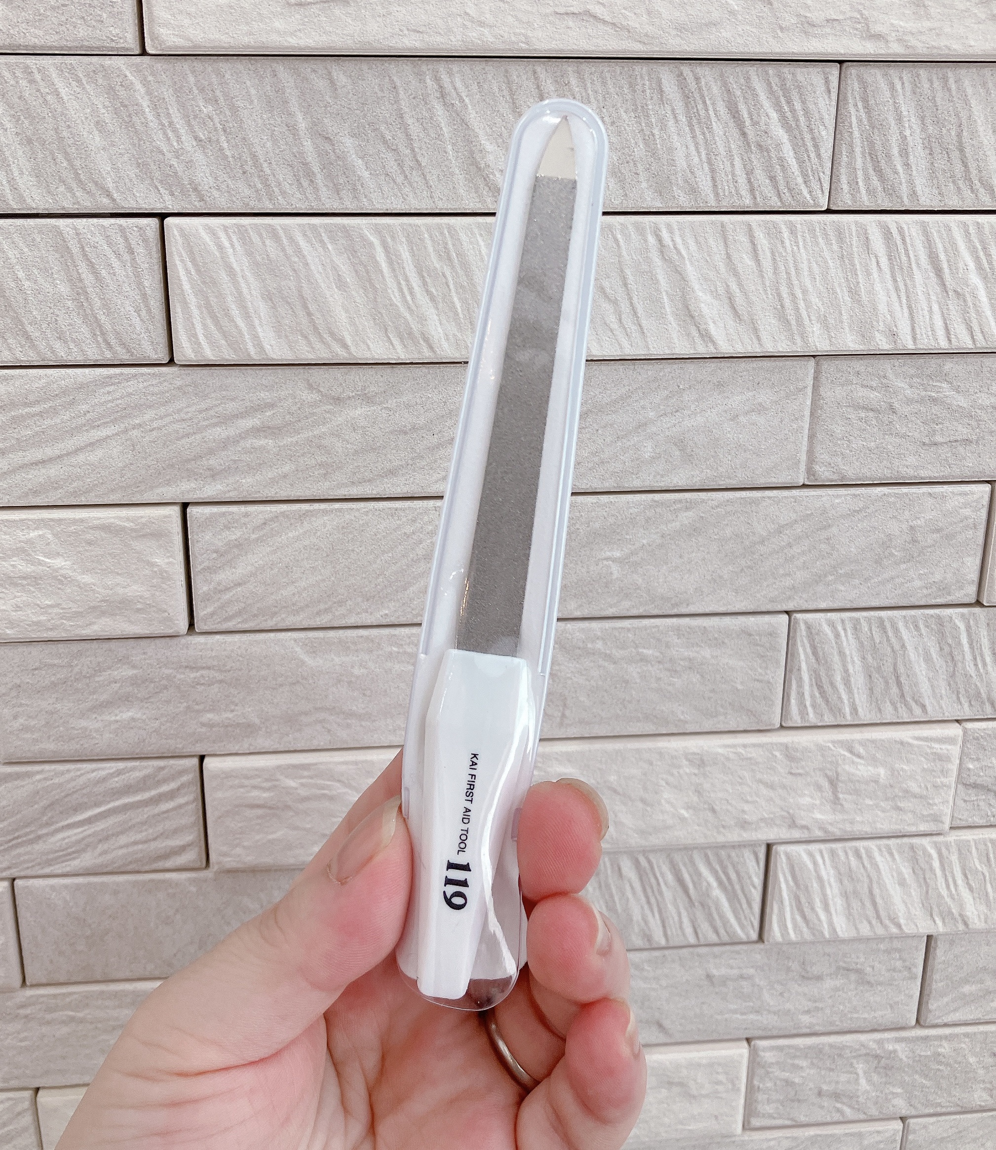 貝印 Bloom Nail 宝石ツメヤスリのクチコミ「貝印
Bloom Nail 宝石ツメヤスリ

ネイルケア頑張ろっと思って
プチプラなツメヤスリ.....」（3枚目）